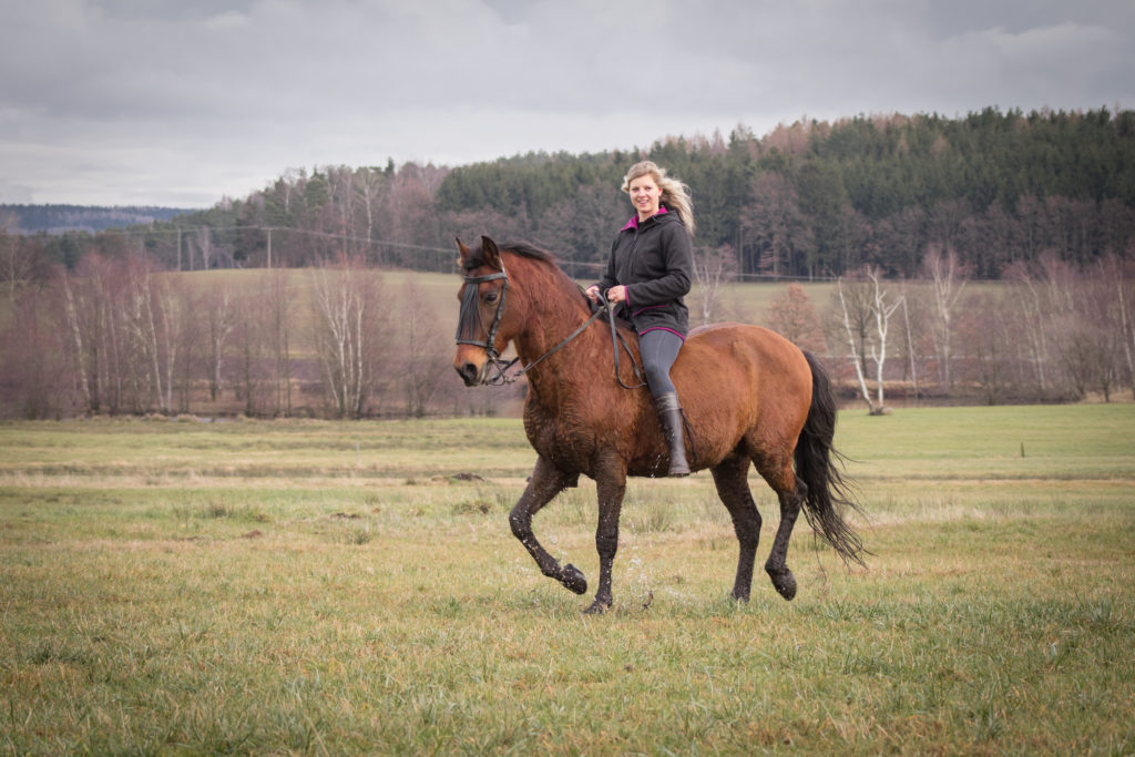 Romina und Gavilan im Galopp